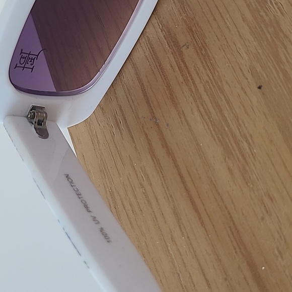 Ed Hardy White Sunglasses Floral Pattern Rectangular Design - Picture 5 of 6